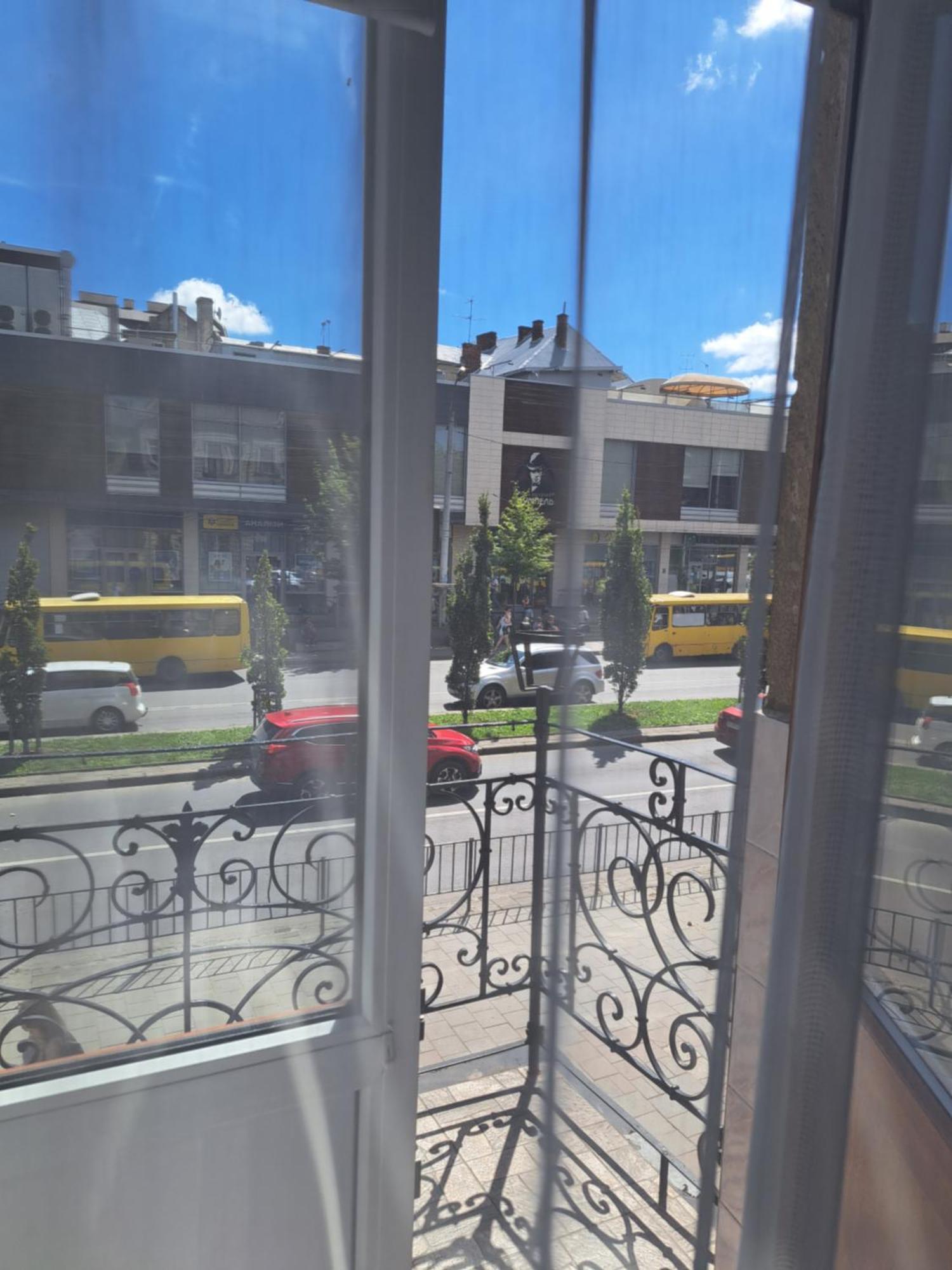 Двокімнатна Квартира Біля Оперного Театру Lviv Exterior photo